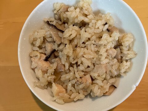しっかり味の鶏ごぼう炊き込みご飯(鶏めし)